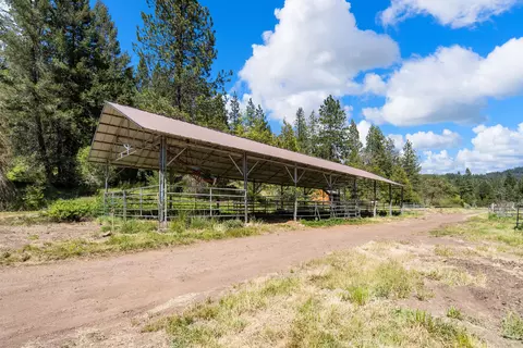 Exterior - 25232 Highway 140, Eagle Point, OR 97524 photo 8 of 13