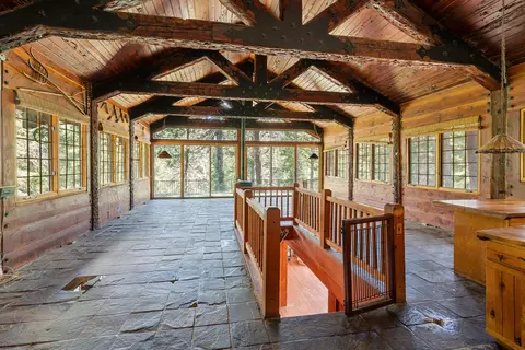 Entry Way - 25232 Highway 140, Eagle Point, OR 97524 photo 1 of 2