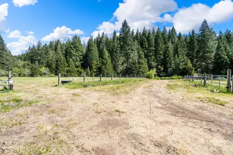 Exterior - 25232 Highway 140, Eagle Point, OR 97524 photo 9 of 13