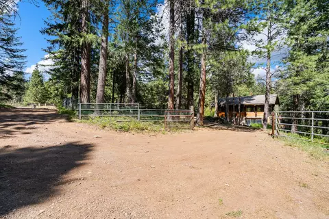 Exterior - 25232 Highway 140, Eagle Point, OR 97524 photo 6 of 13