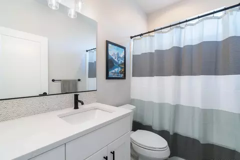 Bath - 3859 NE Oakside Loop, Bend, OR 97701 photo 3 of 3