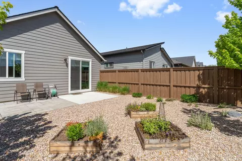 Exterior - 3859 NE Oakside Loop, Bend, OR 97701 photo 10 of 13