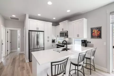 Kitchen - 3859 NE Oakside Loop, Bend, OR 97701 photo 5 of 5