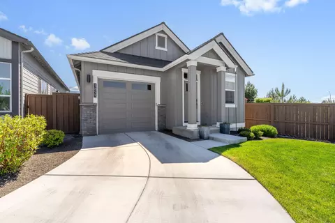 Exterior - 3859 NE Oakside Loop, Bend, OR 97701 photo 4 of 13