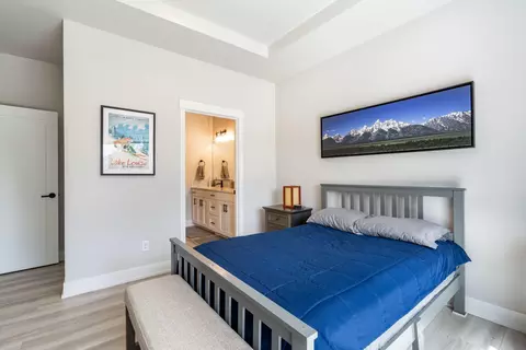 Bedroom - 3859 NE Oakside Loop, Bend, OR 97701 photo 2 of 2