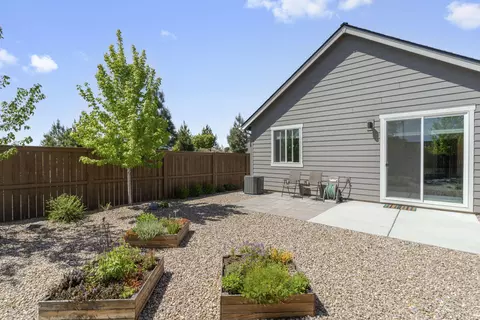 Exterior - 3859 NE Oakside Loop, Bend, OR 97701 photo 9 of 13