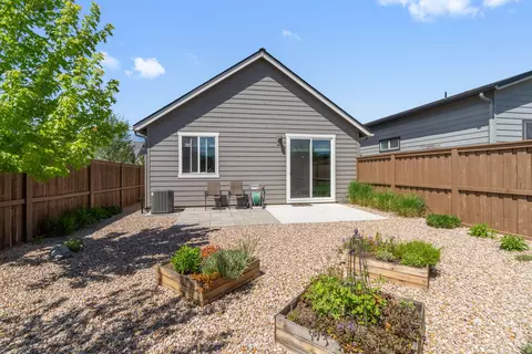 Exterior - 3859 NE Oakside Loop, Bend, OR 97701 photo 11 of 13