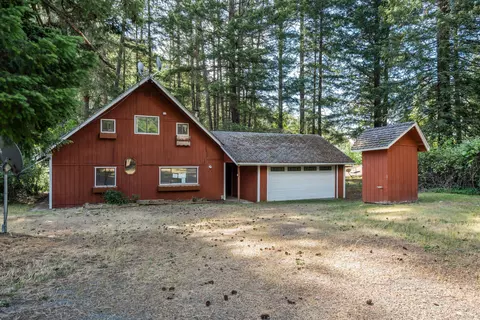 3300 W Evans Creek Rd, Rogue River, OR 97537