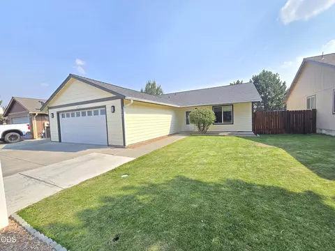 577 SE Sugar Pine Way, Madras, OR 97741
