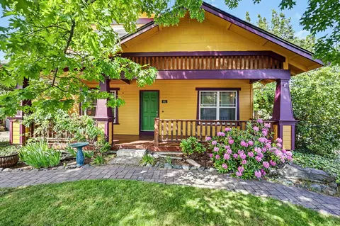 461 Parkside Dr, Ashland, OR 97520