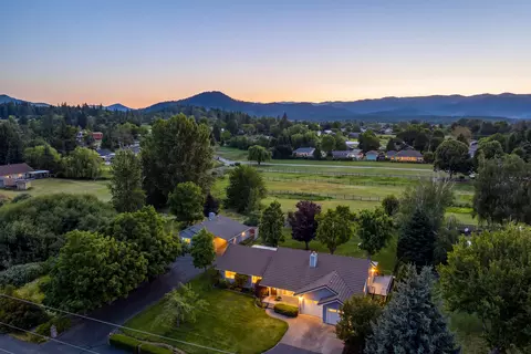 992 Auby Way, Grants Pass, OR 97527