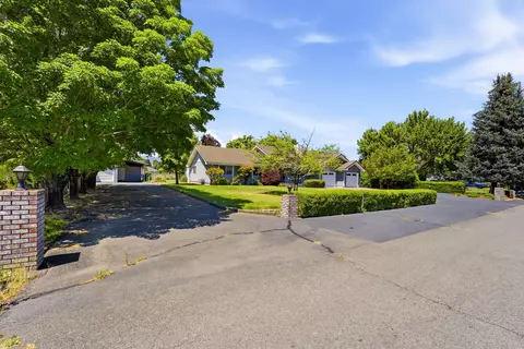 992 Auby Way, Grants Pass, OR 97527