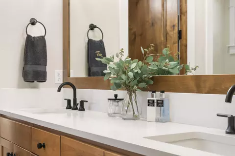 Bath - 56155 Sable Rock Loop #277, Bend, OR 97707 photo 1 of 12