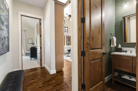 Entry Way - 56155 Sable Rock Loop #277, Bend, OR 97707 photo 3 of 4