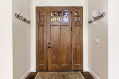 Entry Way - 56155 Sable Rock Loop #277, Bend, OR 97707 photo 1 of 4