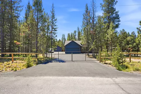 55827 Wood Duck Dr, Bend, OR 97707