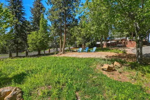 Exterior - 61573 E Lake Dr, Bend, OR 97702 photo 2 of 23