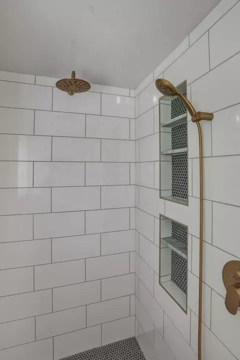 Bath - 61573 E Lake Dr, Bend, OR 97702 photo 7 of 7