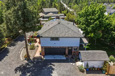 61573 E Lake Dr, Bend, OR 97702