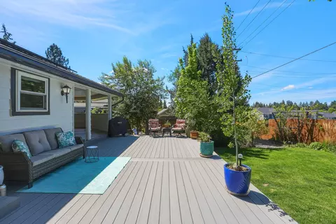 Exterior - 61573 E Lake Dr, Bend, OR 97702 photo 15 of 23