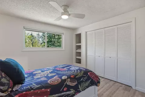 Bedroom - 61573 E Lake Dr, Bend, OR 97702 photo 2 of 5