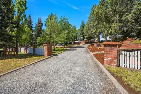Exterior - 61573 E Lake Dr, Bend, OR 97702 photo 1 of 23