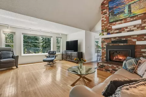 Living - 61573 E Lake Dr, Bend, OR 97702 photo 2 of 5