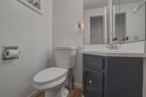 Bath - 61573 E Lake Dr, Bend, OR 97702 photo 1 of 7