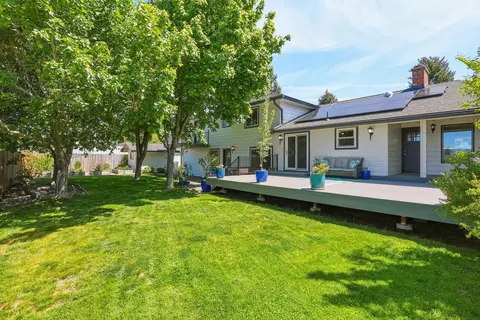 Exterior - 61573 E Lake Dr, Bend, OR 97702 photo 18 of 23