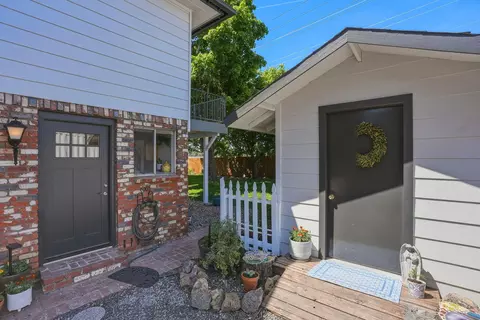 Exterior - 61573 E Lake Dr, Bend, OR 97702 photo 7 of 23