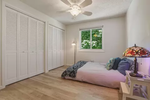 Bedroom - 61573 E Lake Dr, Bend, OR 97702 photo 1 of 5