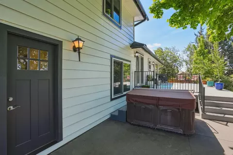 Exterior - 61573 E Lake Dr, Bend, OR 97702 photo 21 of 23