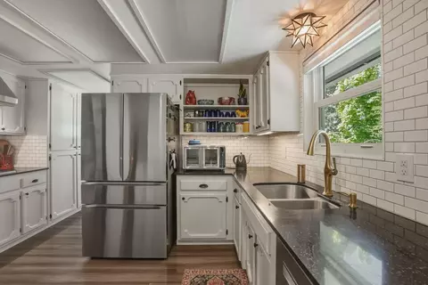 Kitchen - 61573 E Lake Dr, Bend, OR 97702 photo 2 of 6