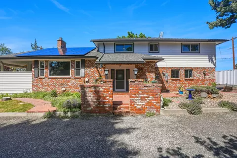 Exterior - 61573 E Lake Dr, Bend, OR 97702 photo 9 of 23