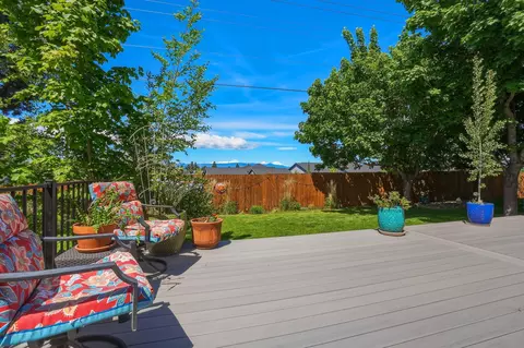 Exterior - 61573 E Lake Dr, Bend, OR 97702 photo 13 of 23