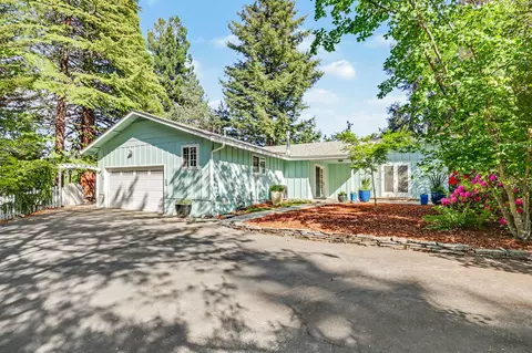 880 S Oregon St, Jacksonville, OR 97530