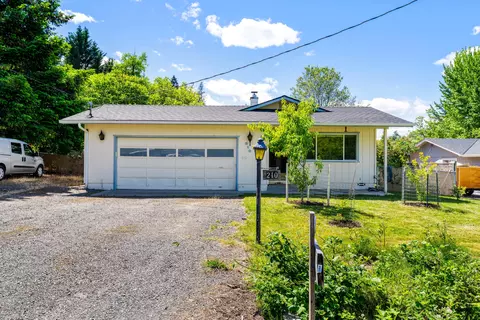 210 Sky Crest Dr, Grants Pass, OR 97527