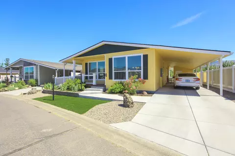 333 Mountain View Dr #28, Talent, OR 97540