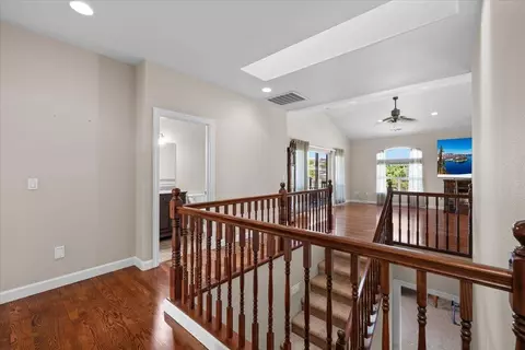 Entry Way - 1174 Highlands Dr, Eagle Point, OR 97524 photo 1 of 2