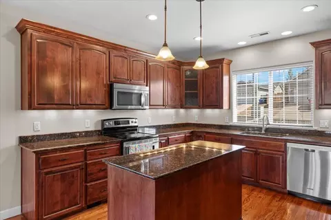 Kitchen - 1174 Highlands Dr, Eagle Point, OR 97524 photo 2 of 4