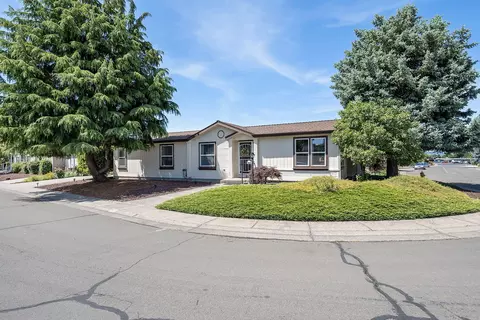 555 Freeman Rd UNIT 242, Central Point, OR 97502