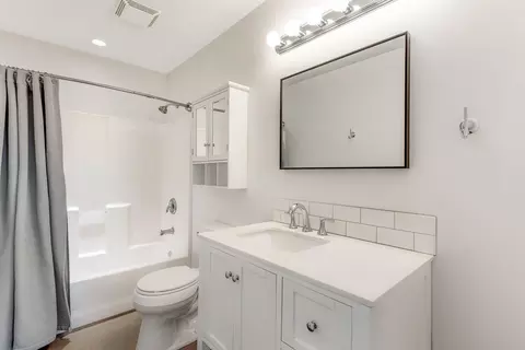 Bath - 63406 Vogt Rd, Bend, OR 97701 photo 2 of 2
