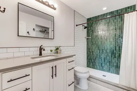Bath - 63406 Vogt Rd, Bend, OR 97701 photo 1 of 2