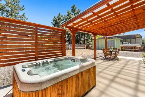 Exterior - 63406 Vogt Rd, Bend, OR 97701 photo 4 of 10