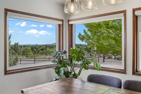 Dining - 1776 NE Pheasant Ln, Bend, OR 97701 photo 3 of 9