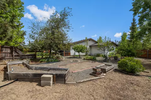Exterior - 1776 NE Pheasant Ln, Bend, OR 97701 photo 9 of 36