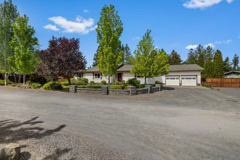 Exterior - 1776 NE Pheasant Ln, Bend, OR 97701 photo 3 of 36