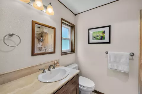 Bath - 1776 NE Pheasant Ln, Bend, OR 97701 photo 3 of 6