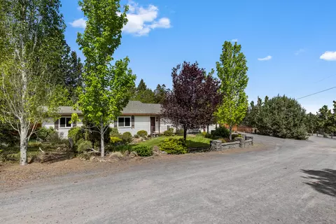 Exterior - 1776 NE Pheasant Ln, Bend, OR 97701 photo 2 of 36
