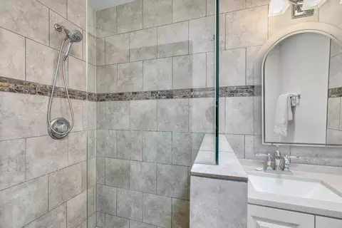 Bath - 1776 NE Pheasant Ln, Bend, OR 97701 photo 2 of 6